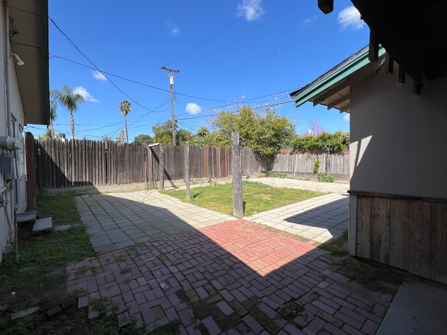 734 W Hammond Ave, Fresno, CA 93728