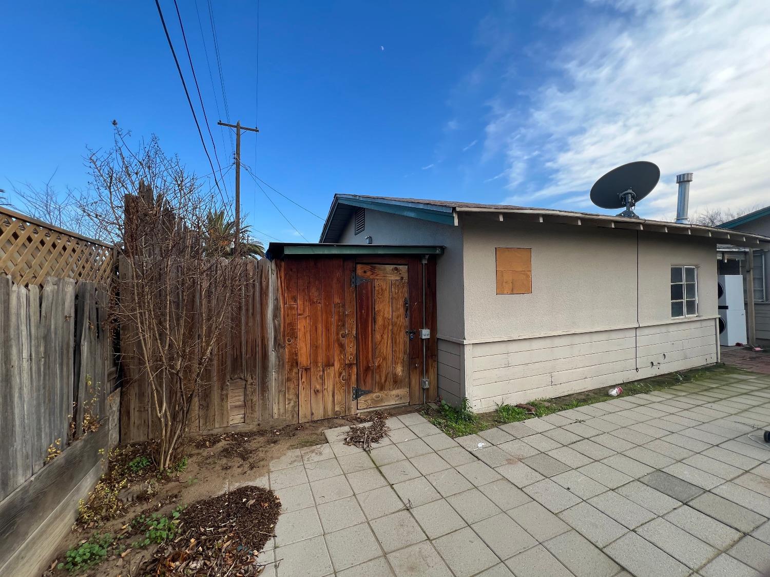 734 W Hammond Ave, Fresno, CA 93728