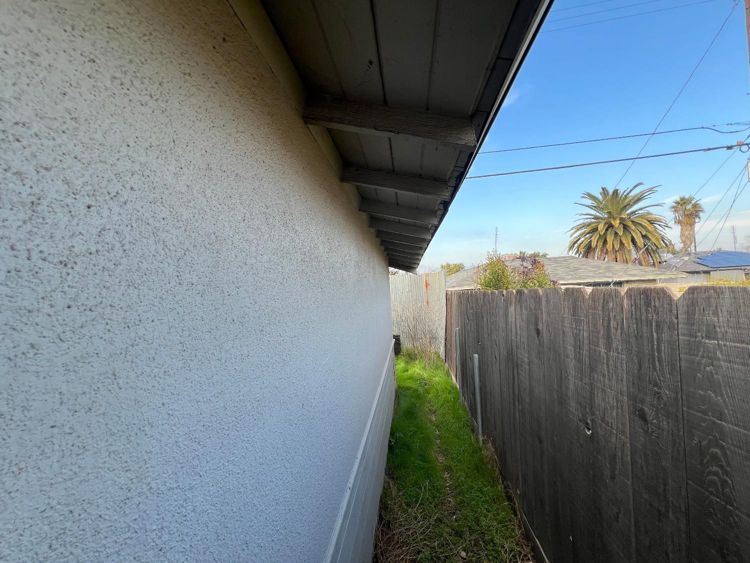 734 W Hammond Ave, Fresno, CA 93728