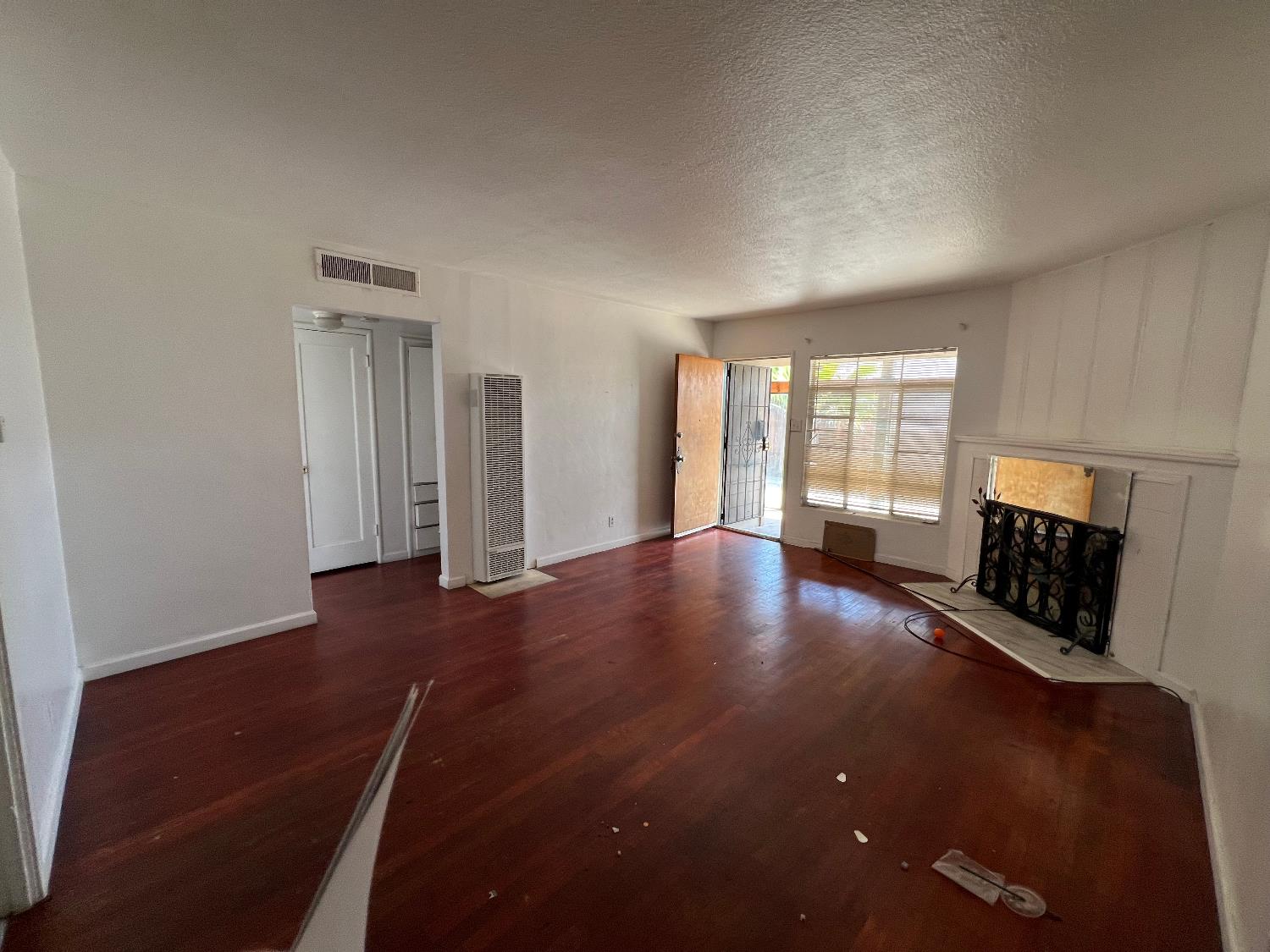 734 W Hammond Ave, Fresno, CA 93728