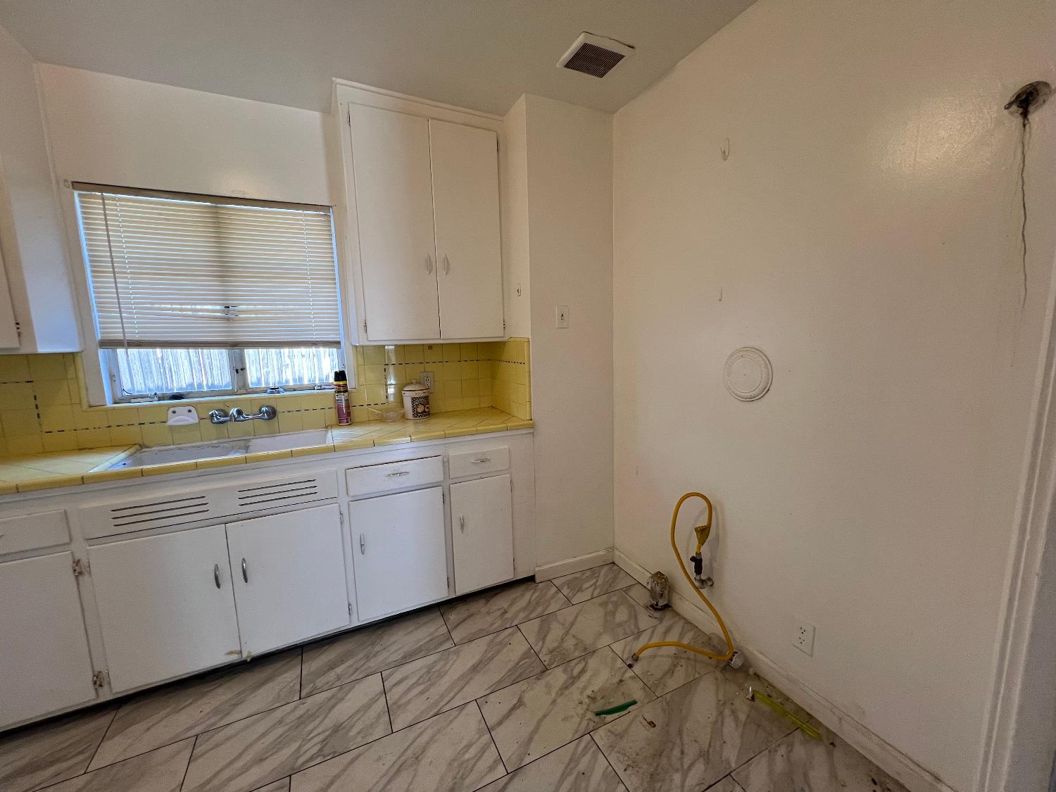 734 W Hammond Ave, Fresno, CA 93728