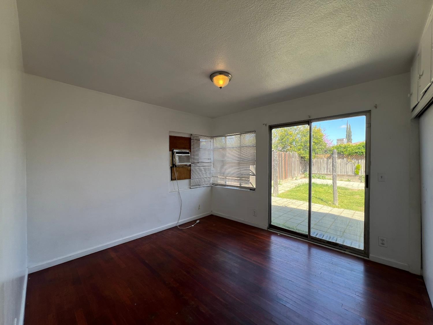 734 W Hammond Ave, Fresno, CA 93728