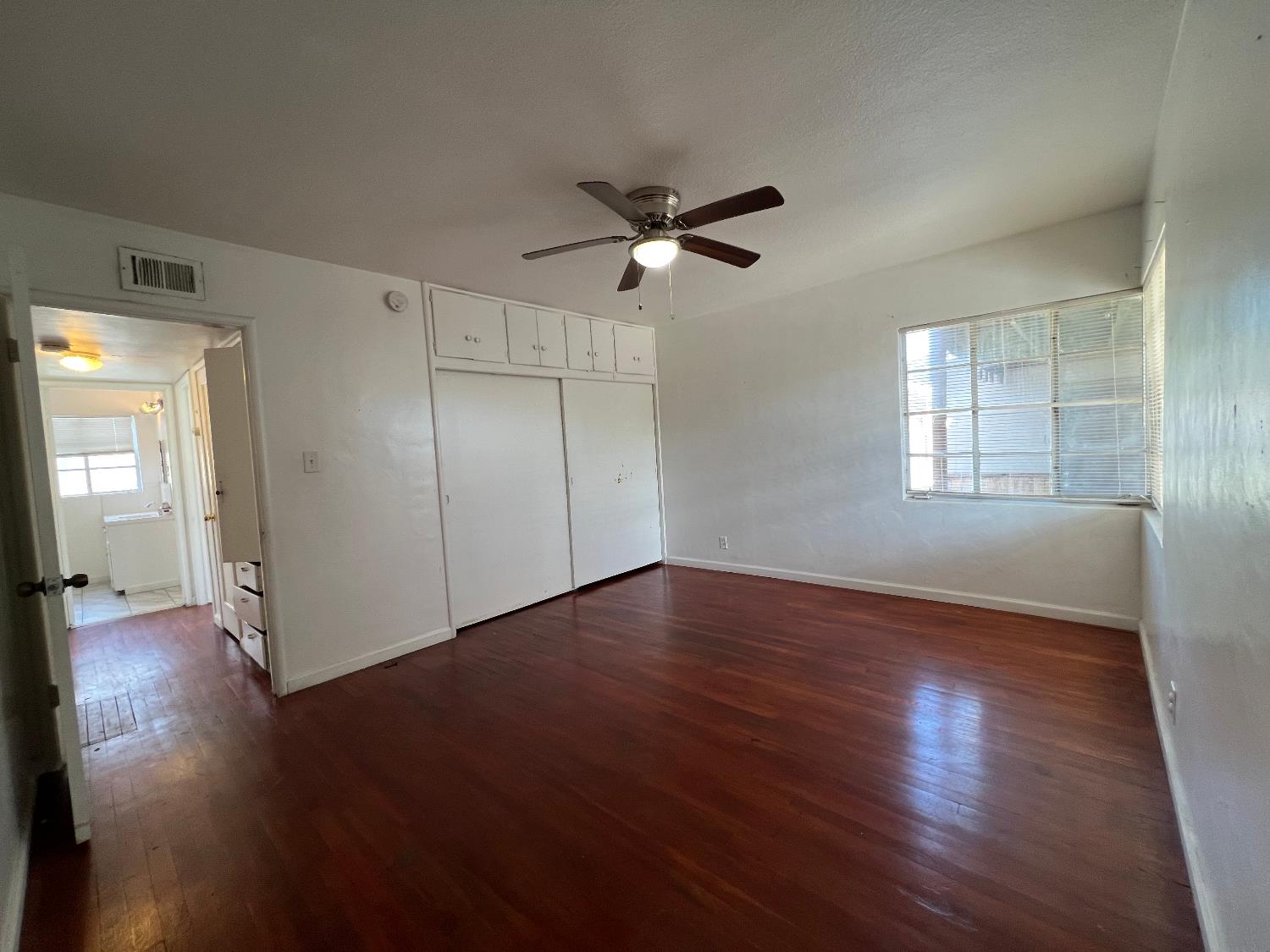 734 W Hammond Ave, Fresno, CA 93728