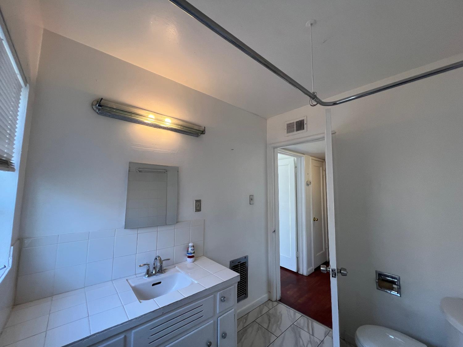 734 W Hammond Ave, Fresno, CA 93728