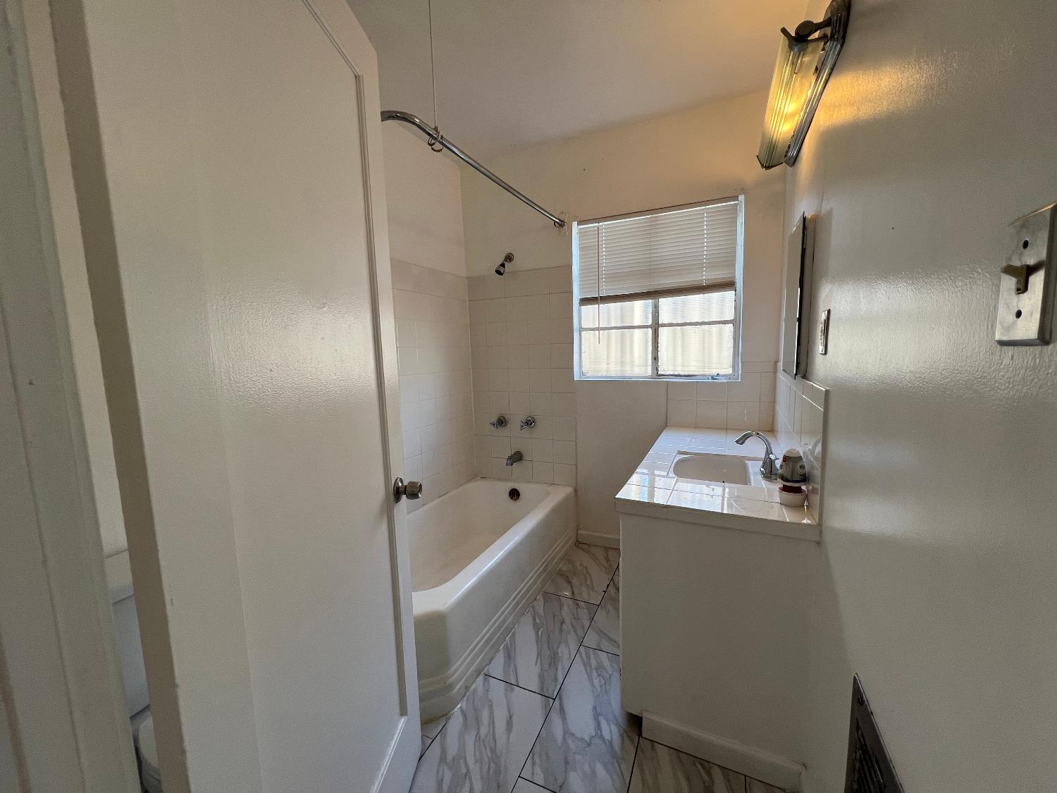 734 W Hammond Ave, Fresno, CA 93728