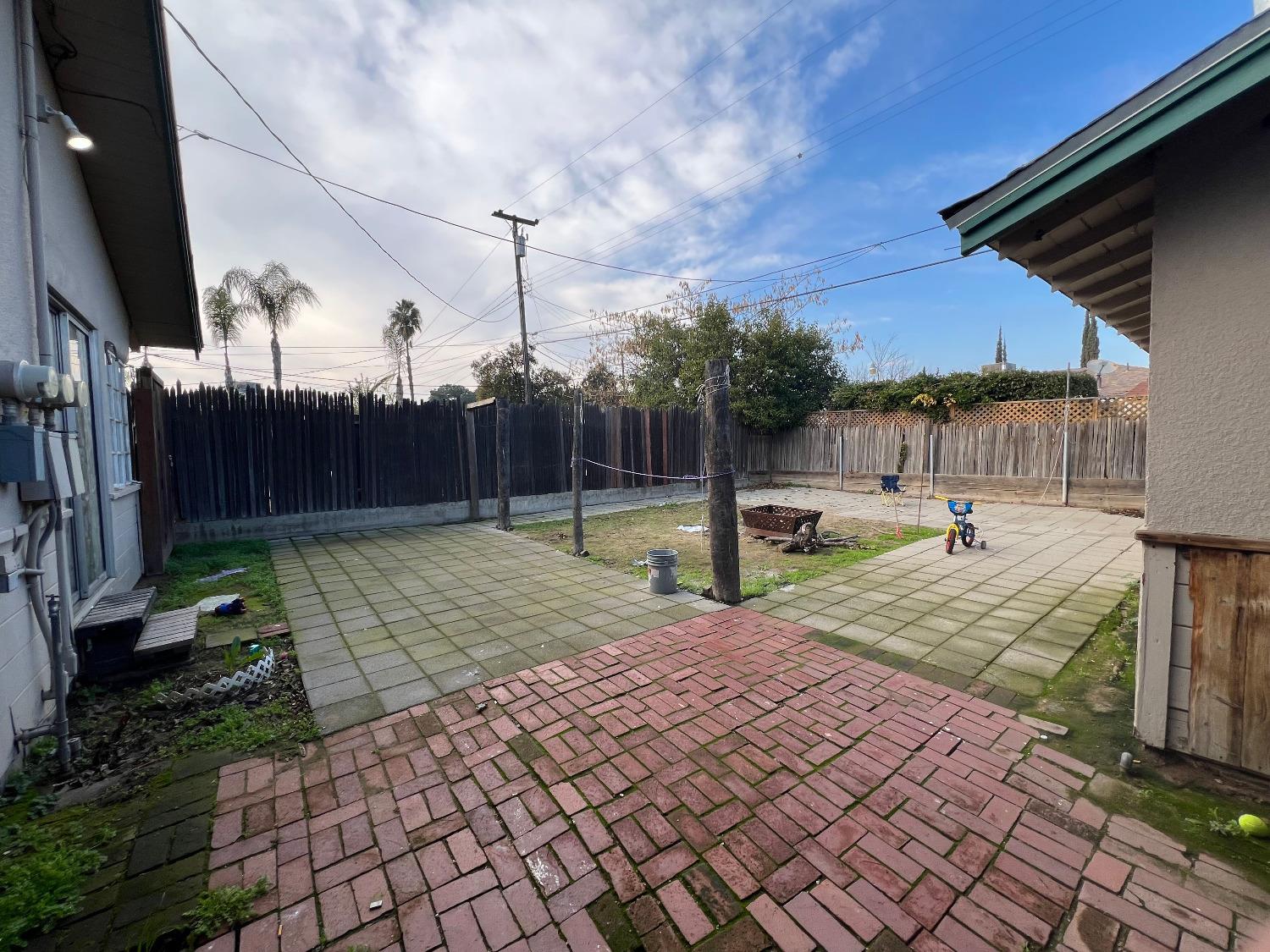 734 W Hammond Ave, Fresno, CA 93728