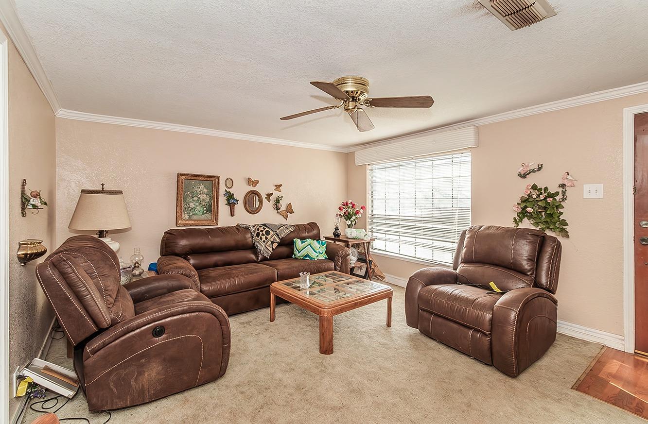 836 12Th St, Orange Cove, CA 93646