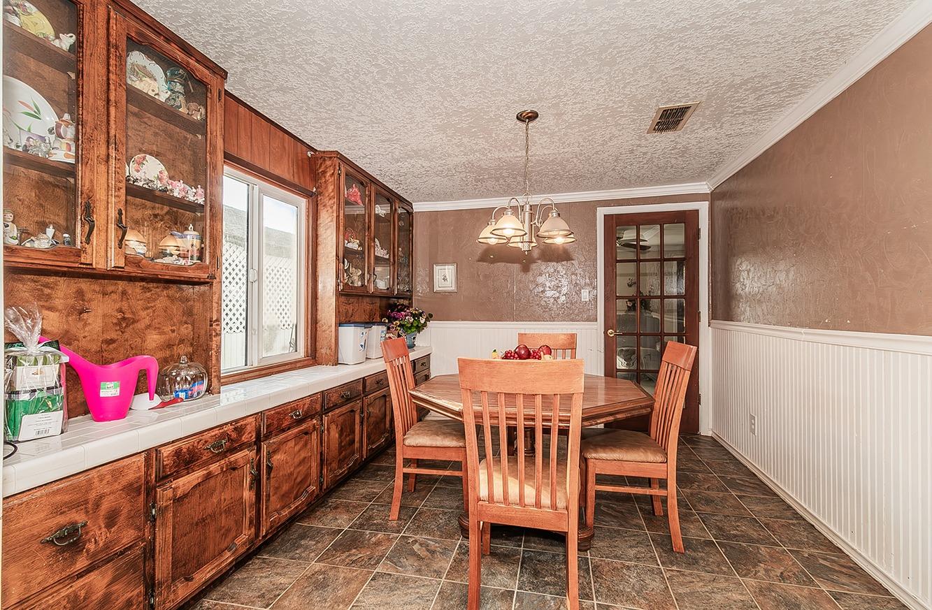 836 12Th St, Orange Cove, CA 93646