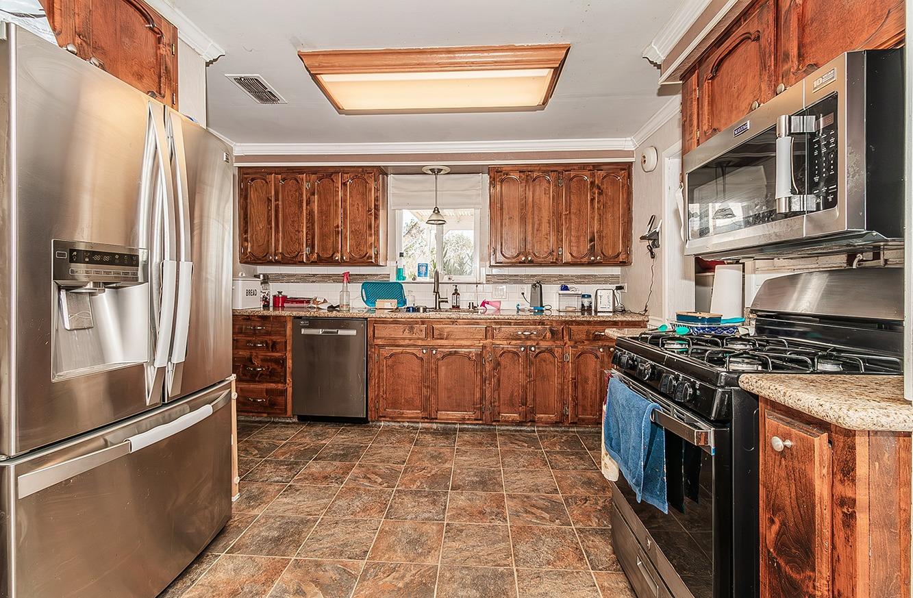 836 12Th St, Orange Cove, CA 93646