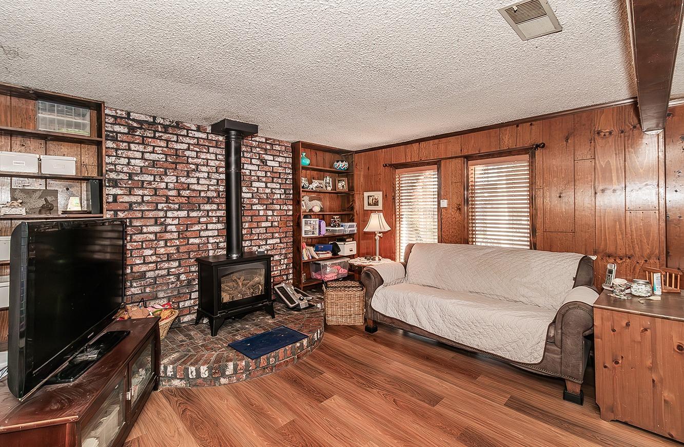 836 12Th St, Orange Cove, CA 93646