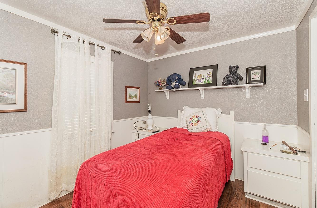 836 12Th St, Orange Cove, CA 93646