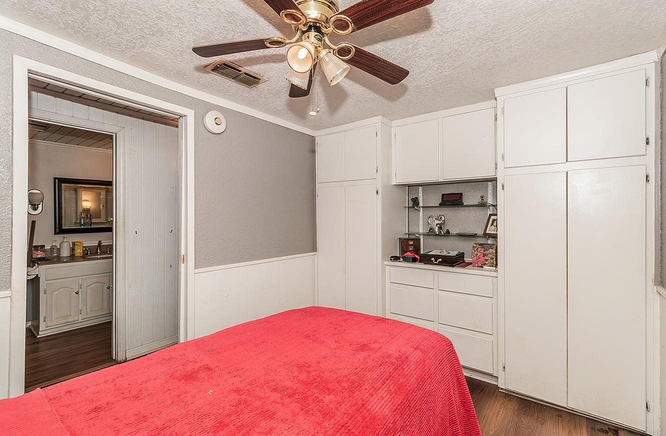 836 12Th St, Orange Cove, CA 93646