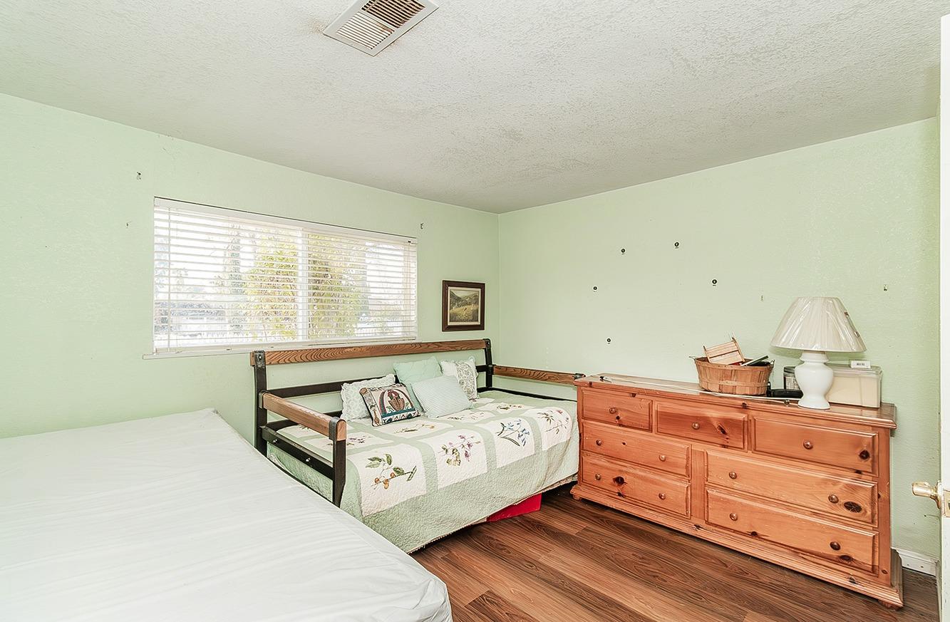 836 12Th St, Orange Cove, CA 93646