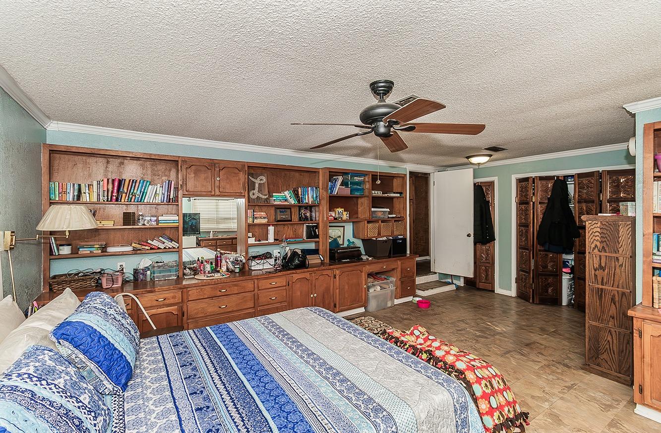 836 12Th St, Orange Cove, CA 93646