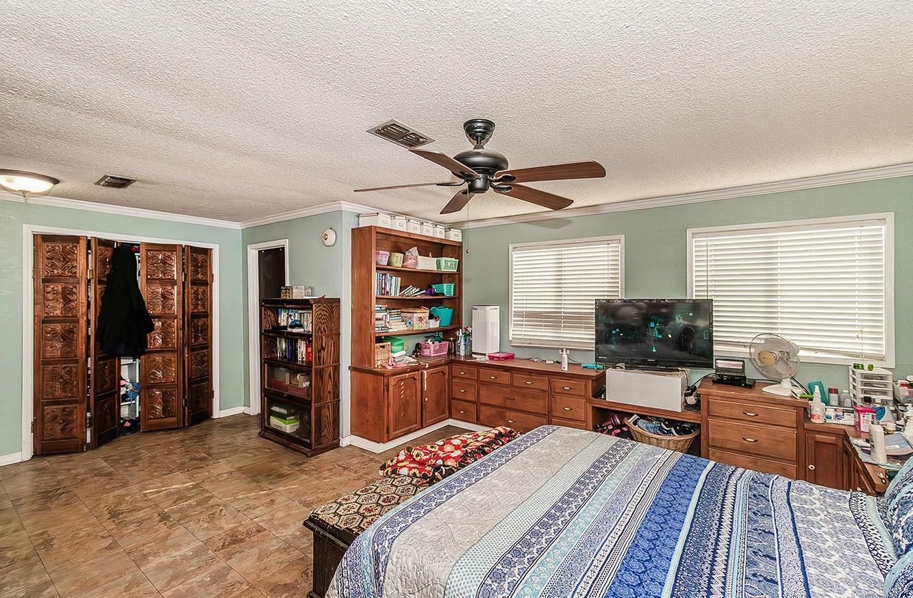 836 12Th St, Orange Cove, CA 93646