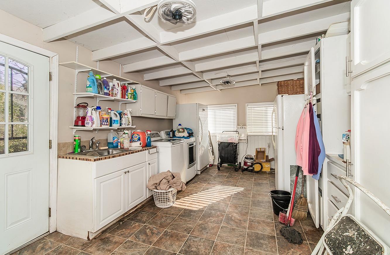 836 12Th St, Orange Cove, CA 93646