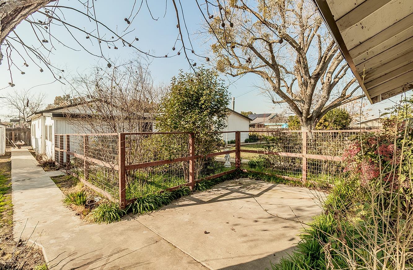 836 12Th St, Orange Cove, CA 93646