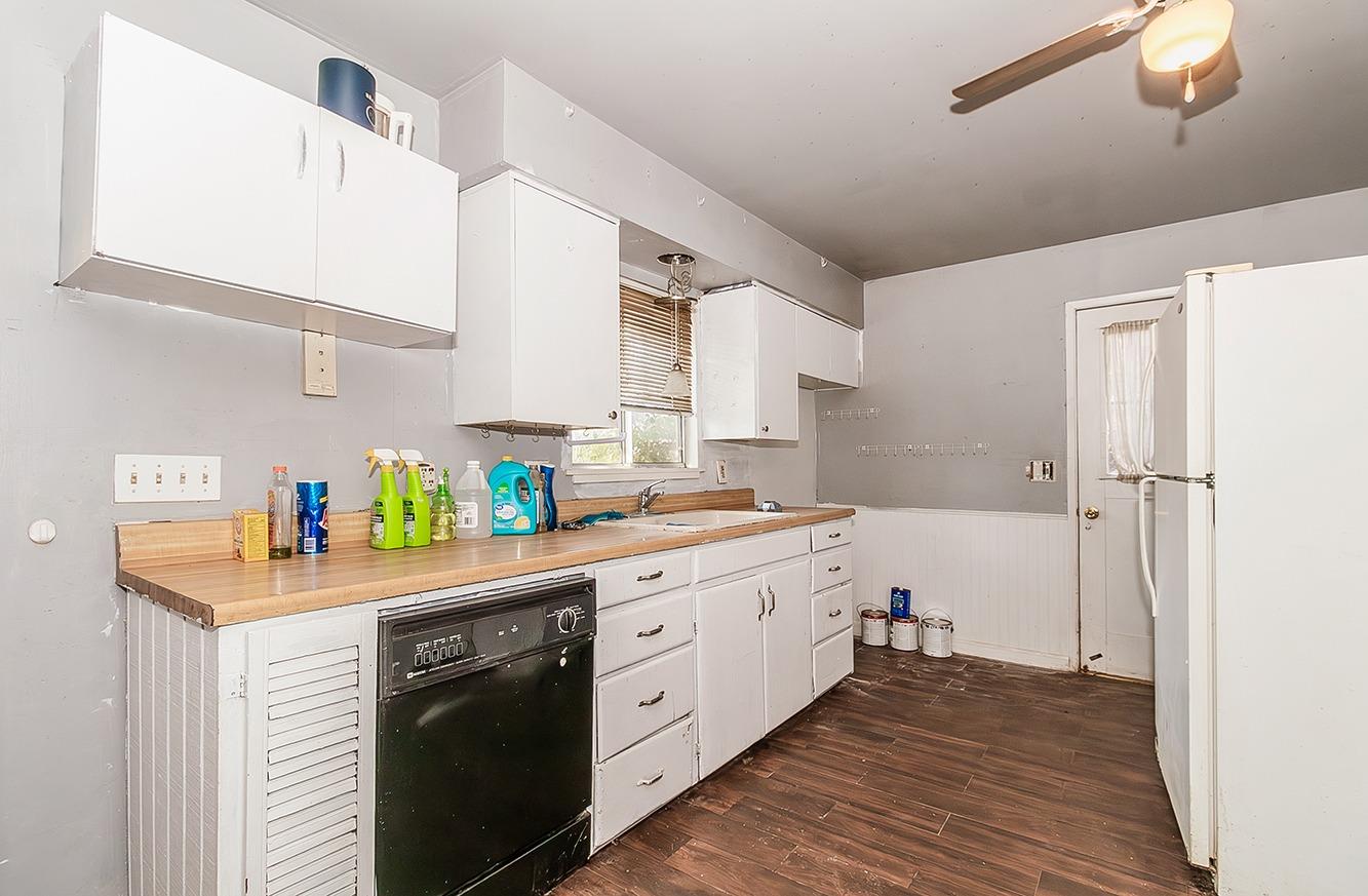 836 12Th St, Orange Cove, CA 93646