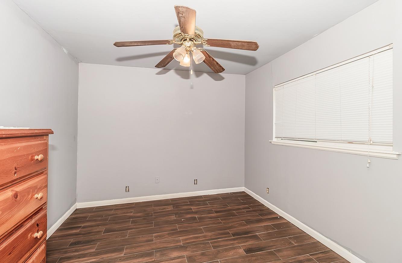 836 12Th St, Orange Cove, CA 93646