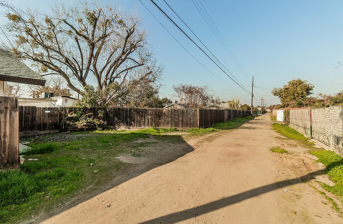 836 12Th St, Orange Cove, CA 93646