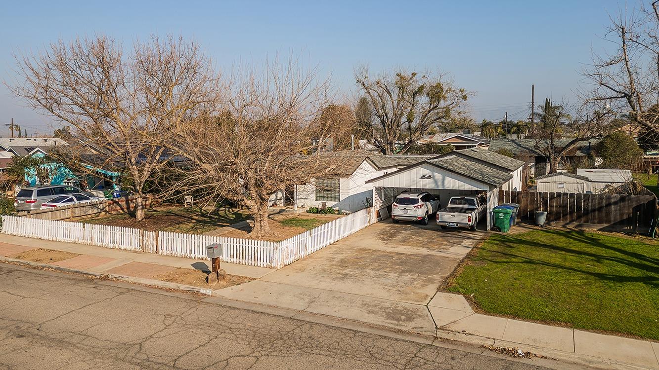 836 12Th St, Orange Cove, CA 93646