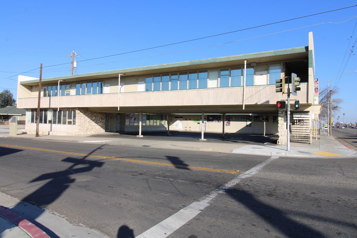 2801 N Blackstone Ave, Fresno, CA 93703