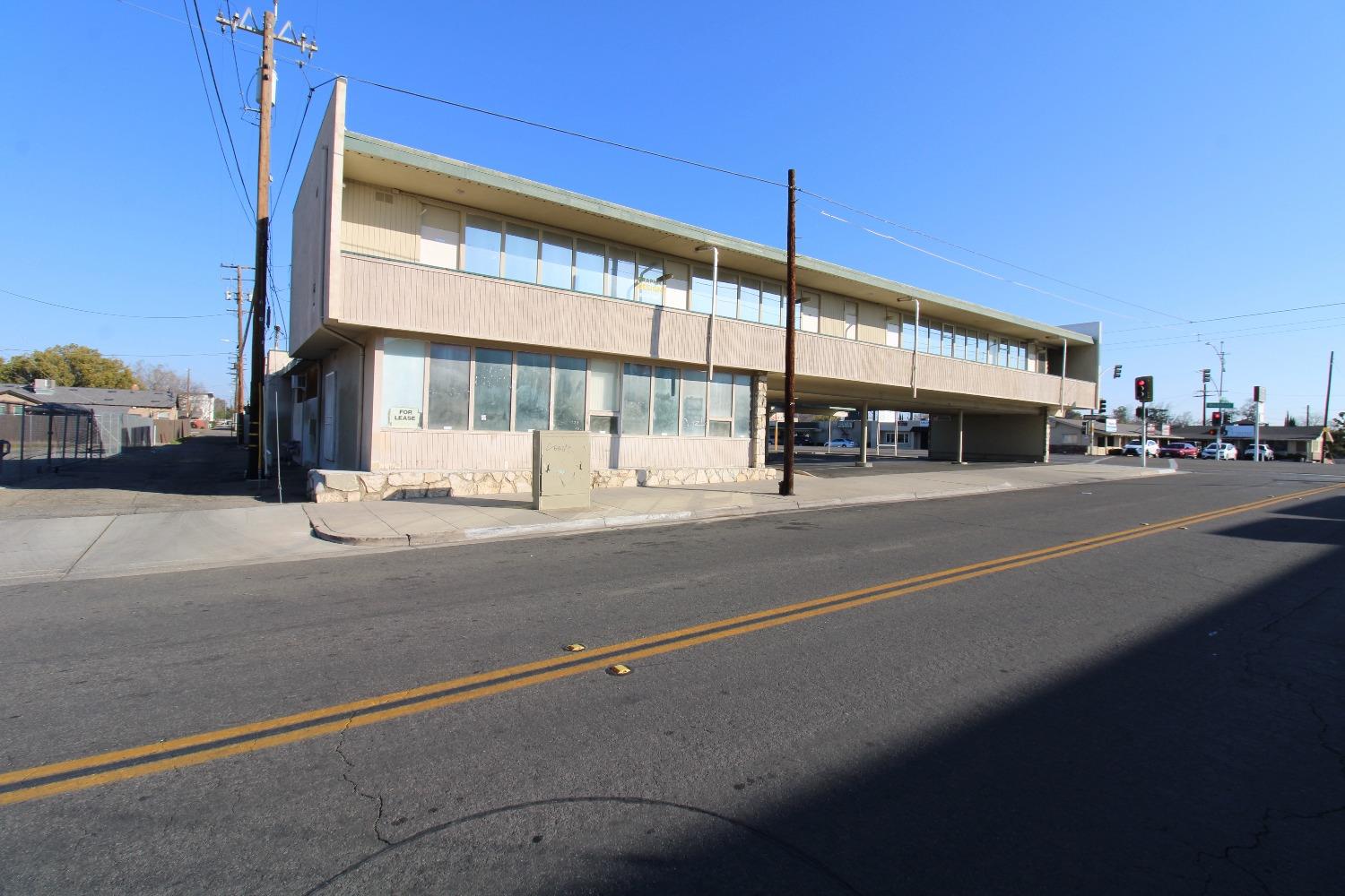 2801 N Blackstone Ave, Fresno, CA 93703