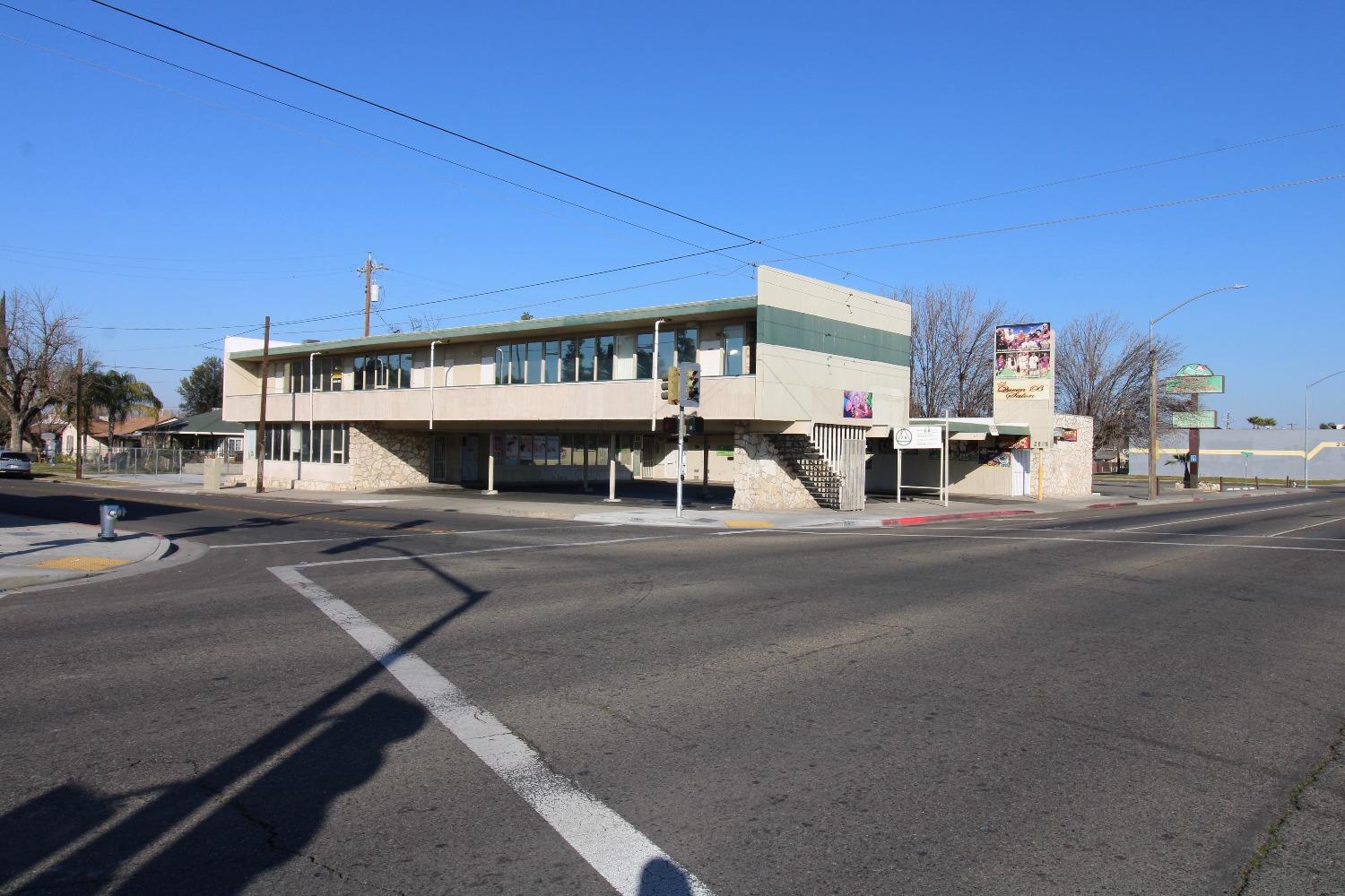 2801 N Blackstone Ave, Fresno, CA 93703