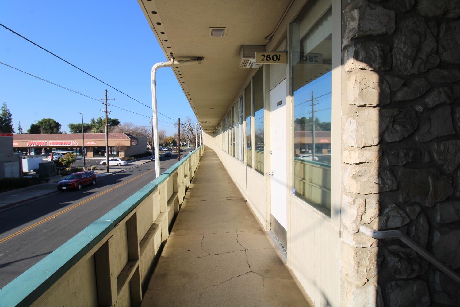 2801 N Blackstone Ave, Fresno, CA 93703