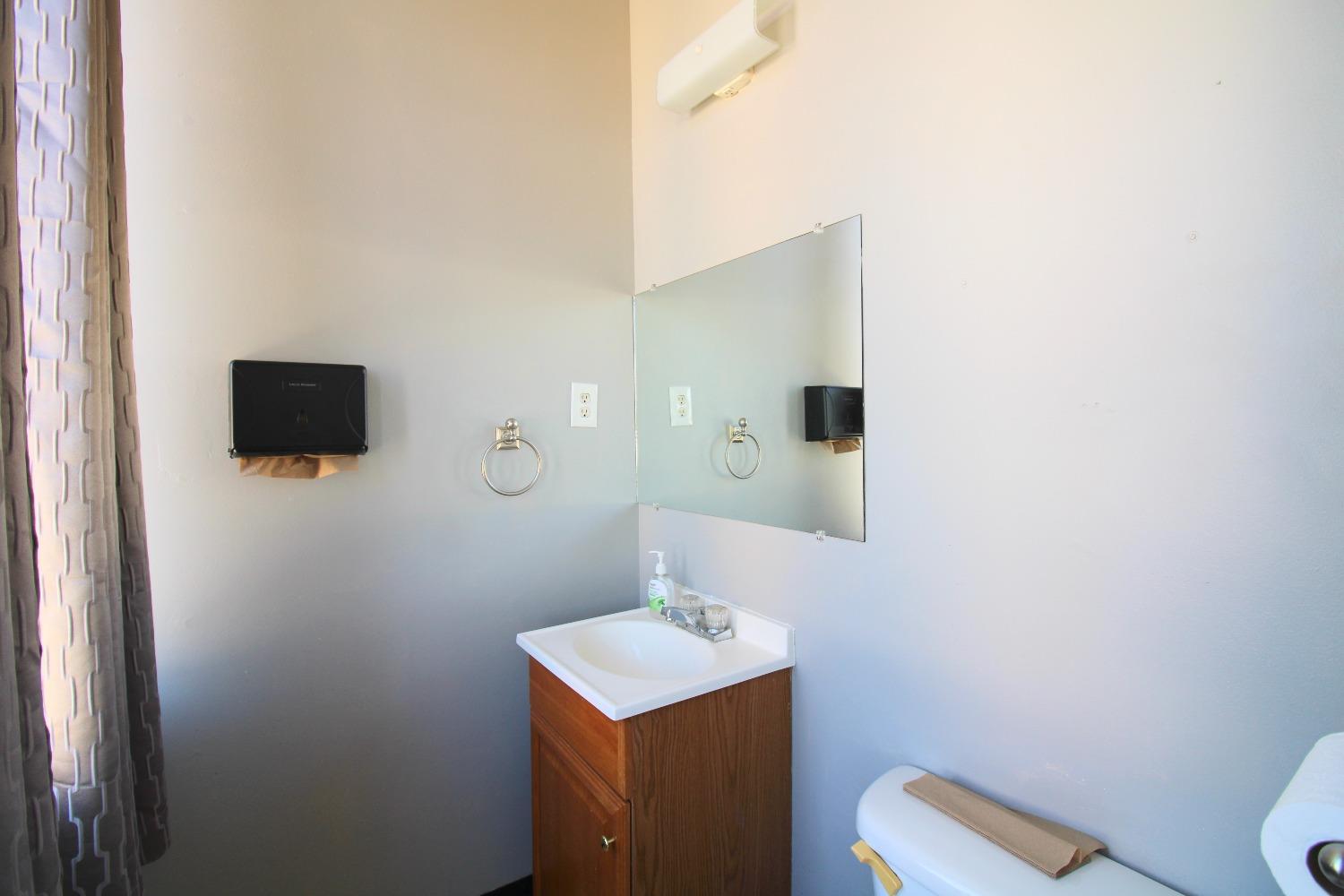 2801 N Blackstone Ave, Fresno, CA 93703