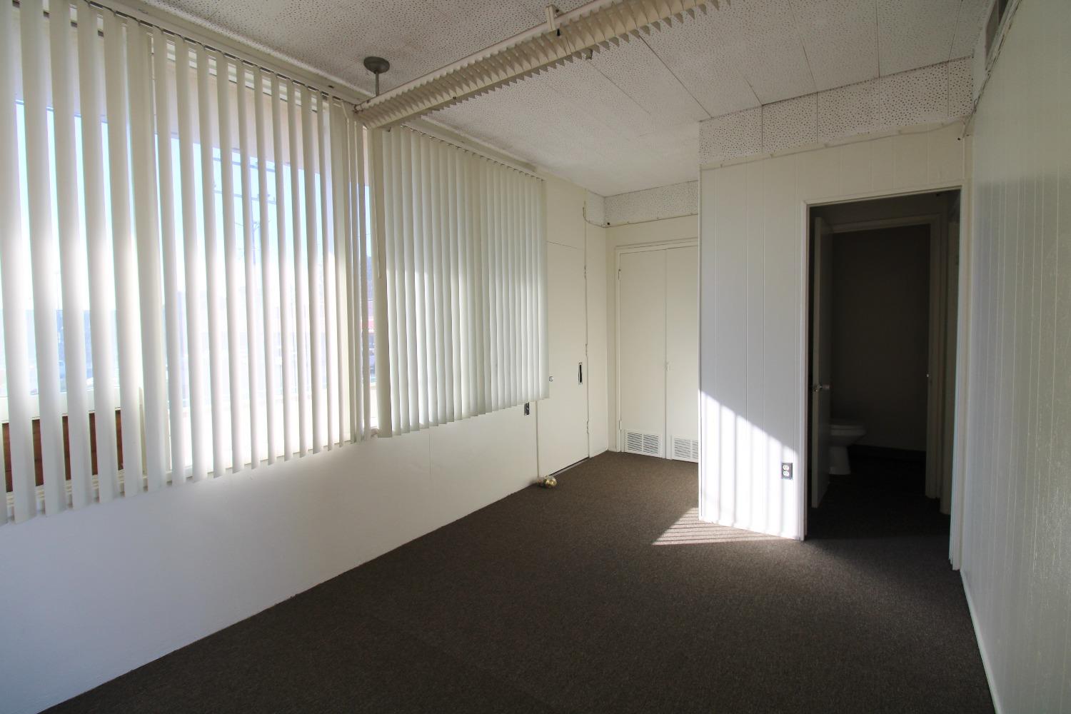 2801 N Blackstone Ave, Fresno, CA 93703