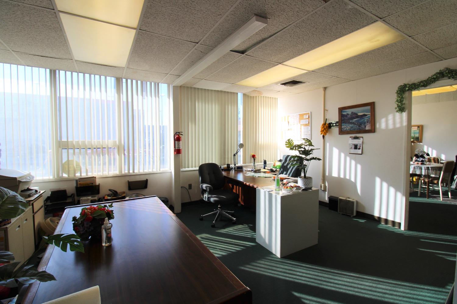 2801 N Blackstone Ave, Fresno, CA 93703