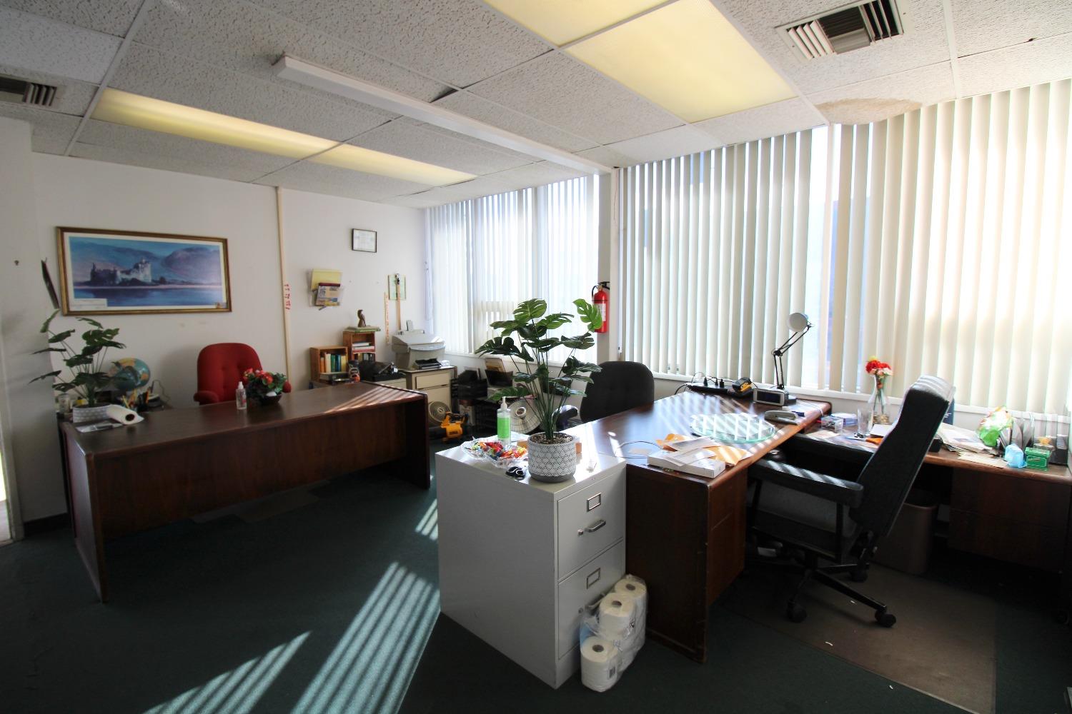 2801 N Blackstone Ave, Fresno, CA 93703