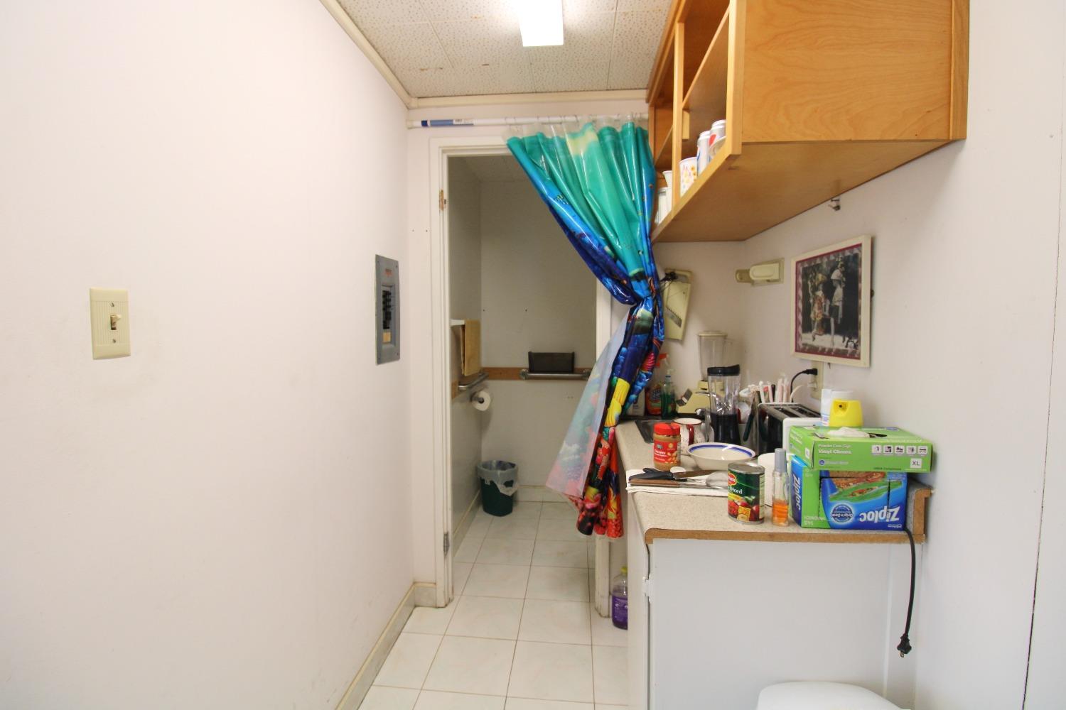 2801 N Blackstone Ave, Fresno, CA 93703