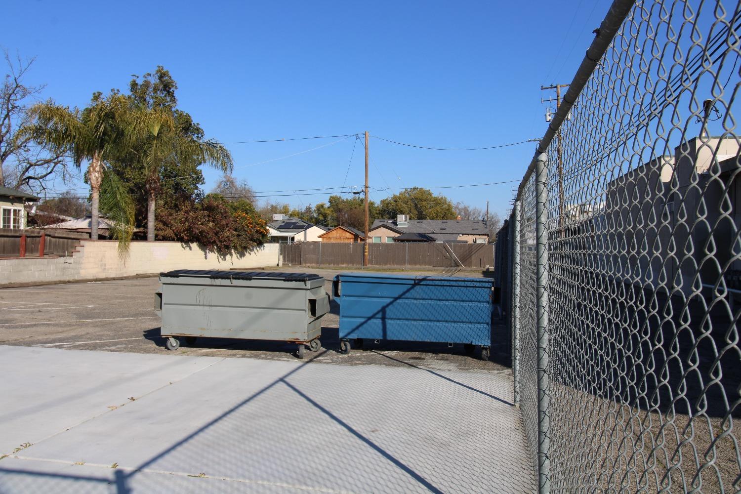 2801 N Blackstone Ave, Fresno, CA 93703