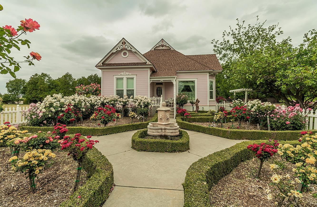 3680 S Newmark Ave, Sanger, CA 93657