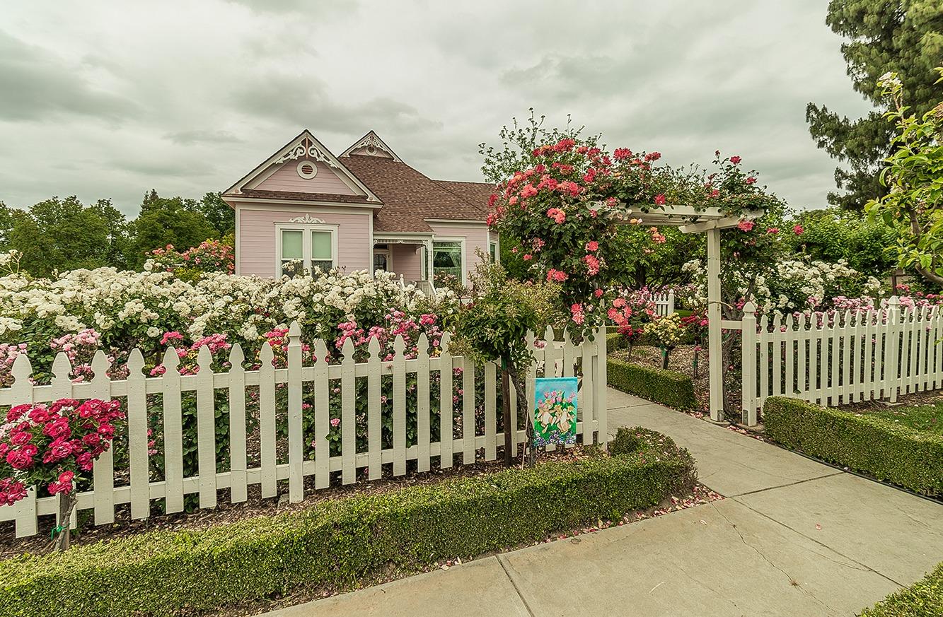 3680 S Newmark Ave, Sanger, CA 93657