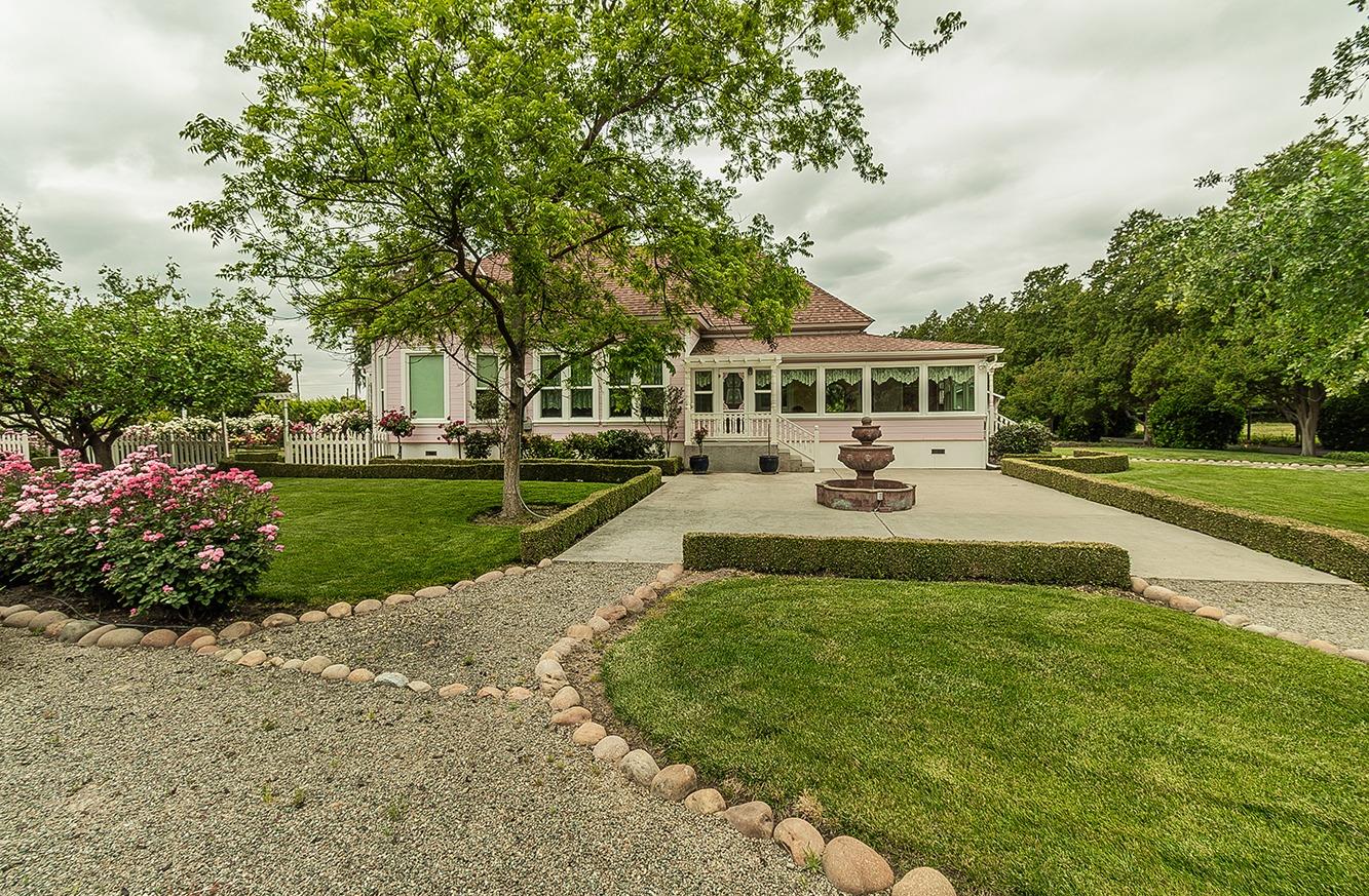 3680 S Newmark Ave, Sanger, CA 93657