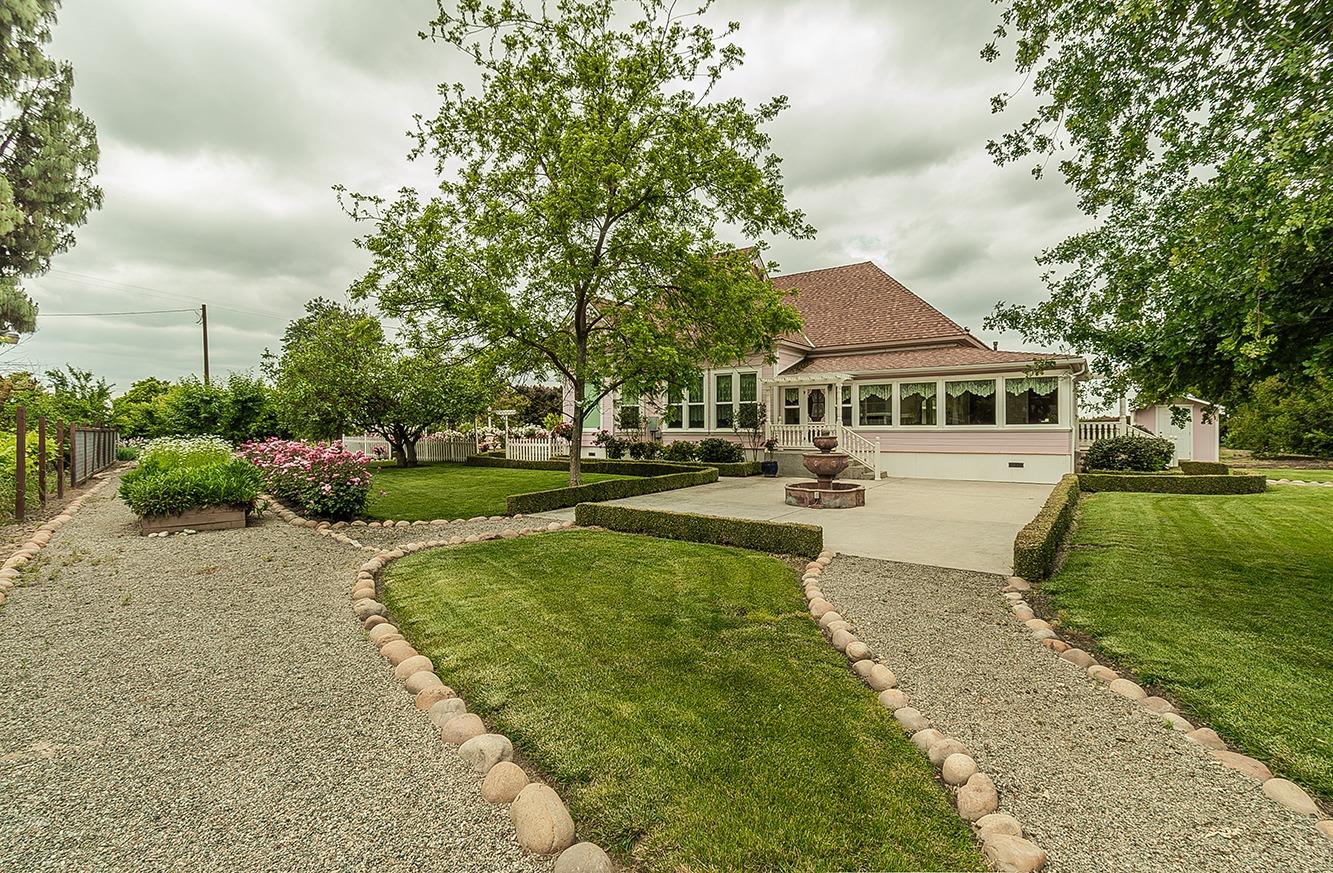 3680 S Newmark Ave, Sanger, CA 93657