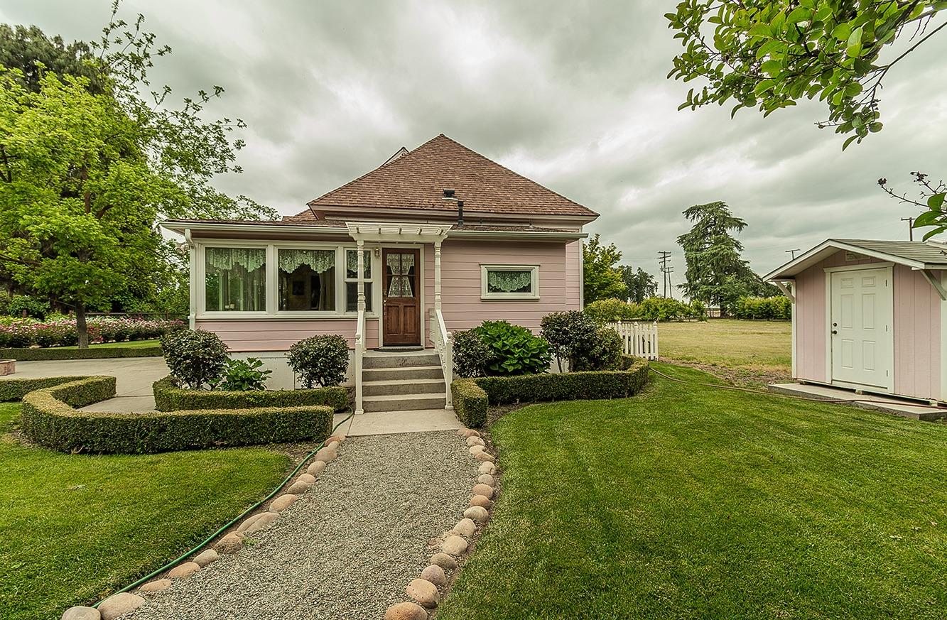 3680 S Newmark Ave, Sanger, CA 93657