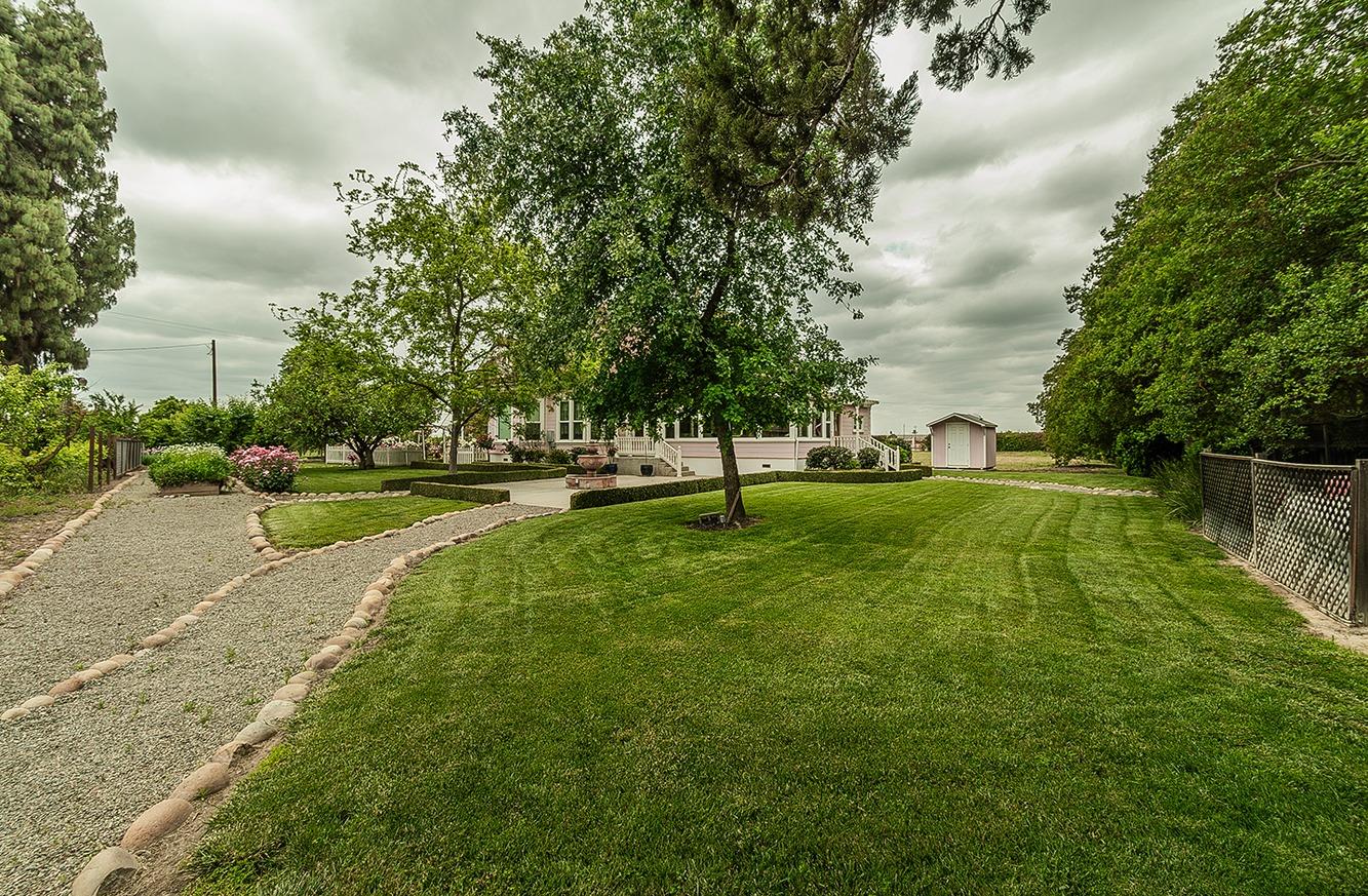 3680 S Newmark Ave, Sanger, CA 93657