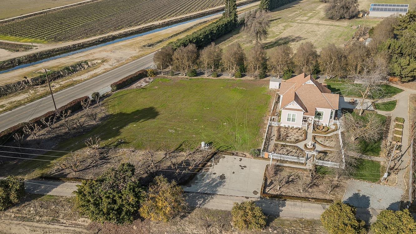 3680 S Newmark Ave, Sanger, CA 93657