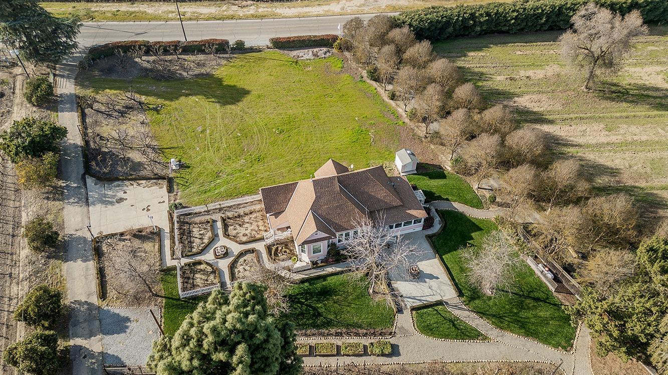 3680 S Newmark Ave, Sanger, CA 93657