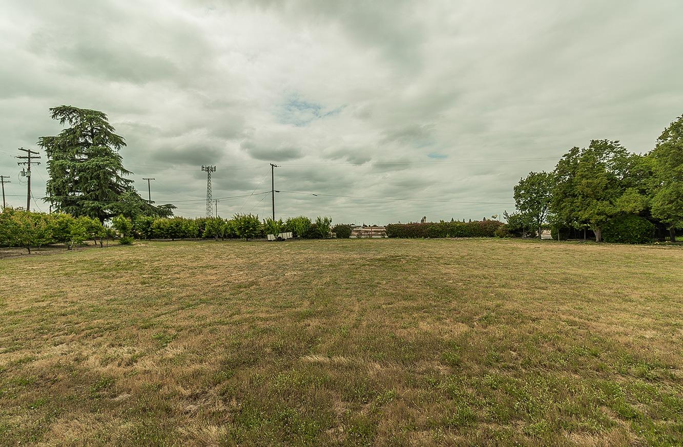 3680 S Newmark Ave, Sanger, CA 93657