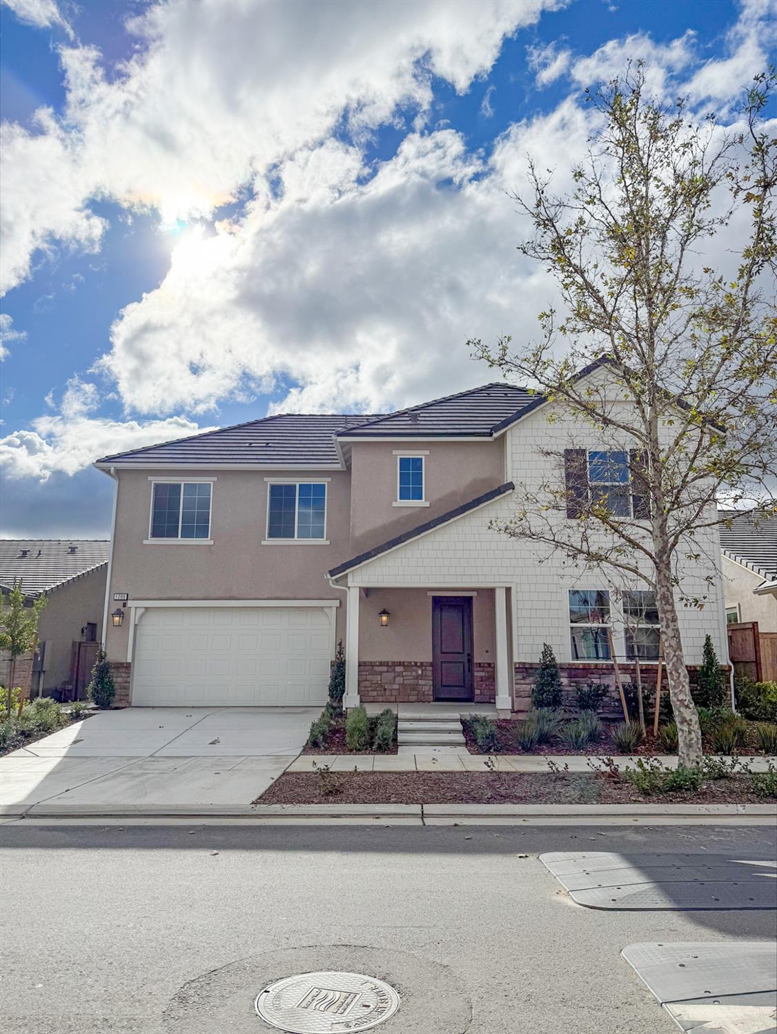 1200 Wildflower Dr, Madera, CA 93636