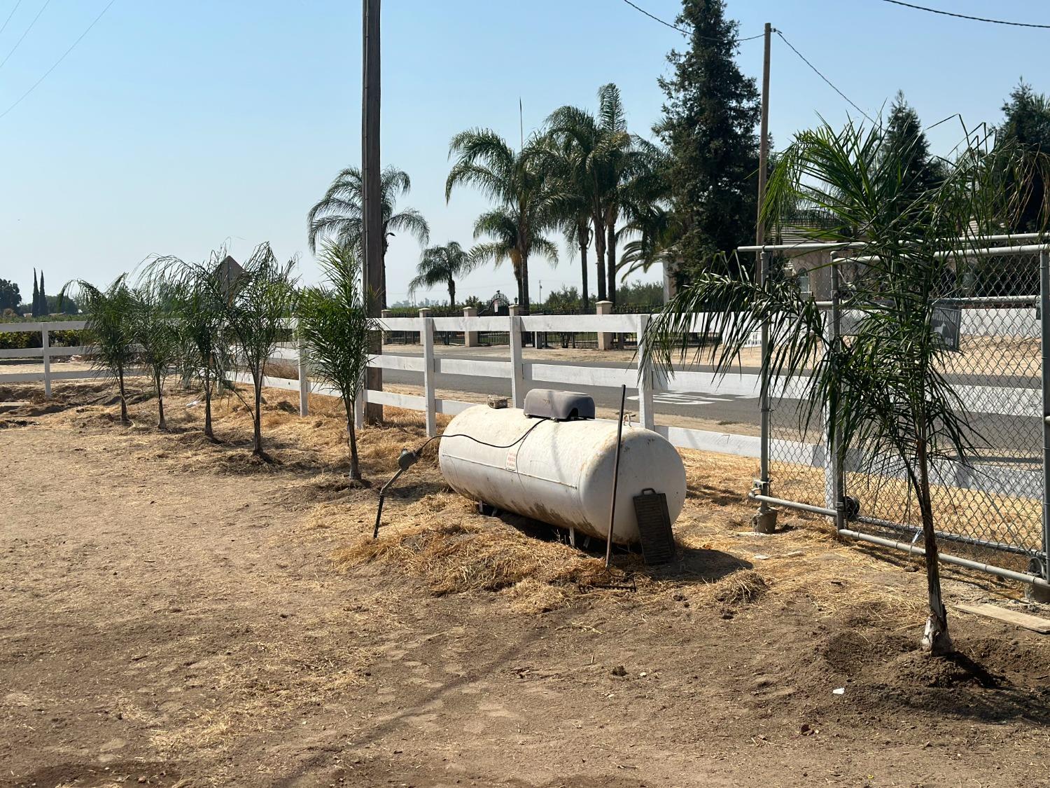 6102 S Cherry Ave, Fresno, CA 93706