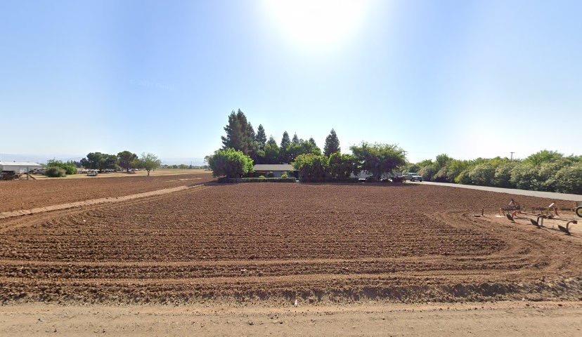 4588 N Mccall Ave, Sanger, CA 93657