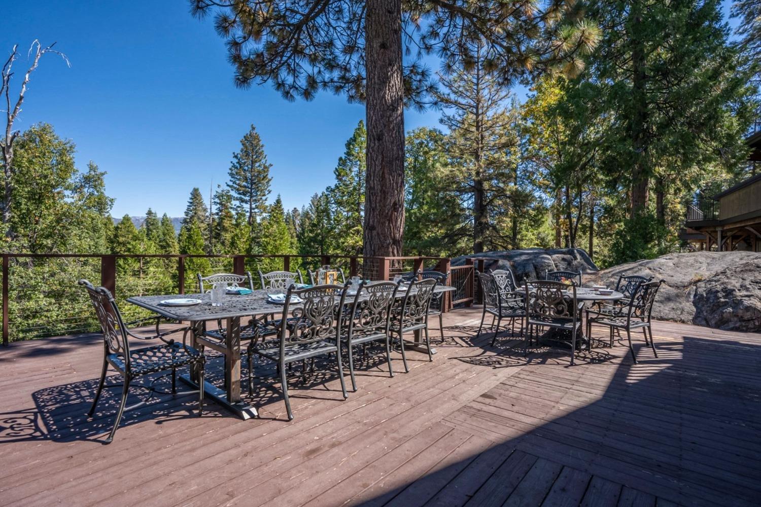 42389 Pinnacle Ln, Shaver Lake, CA 93664