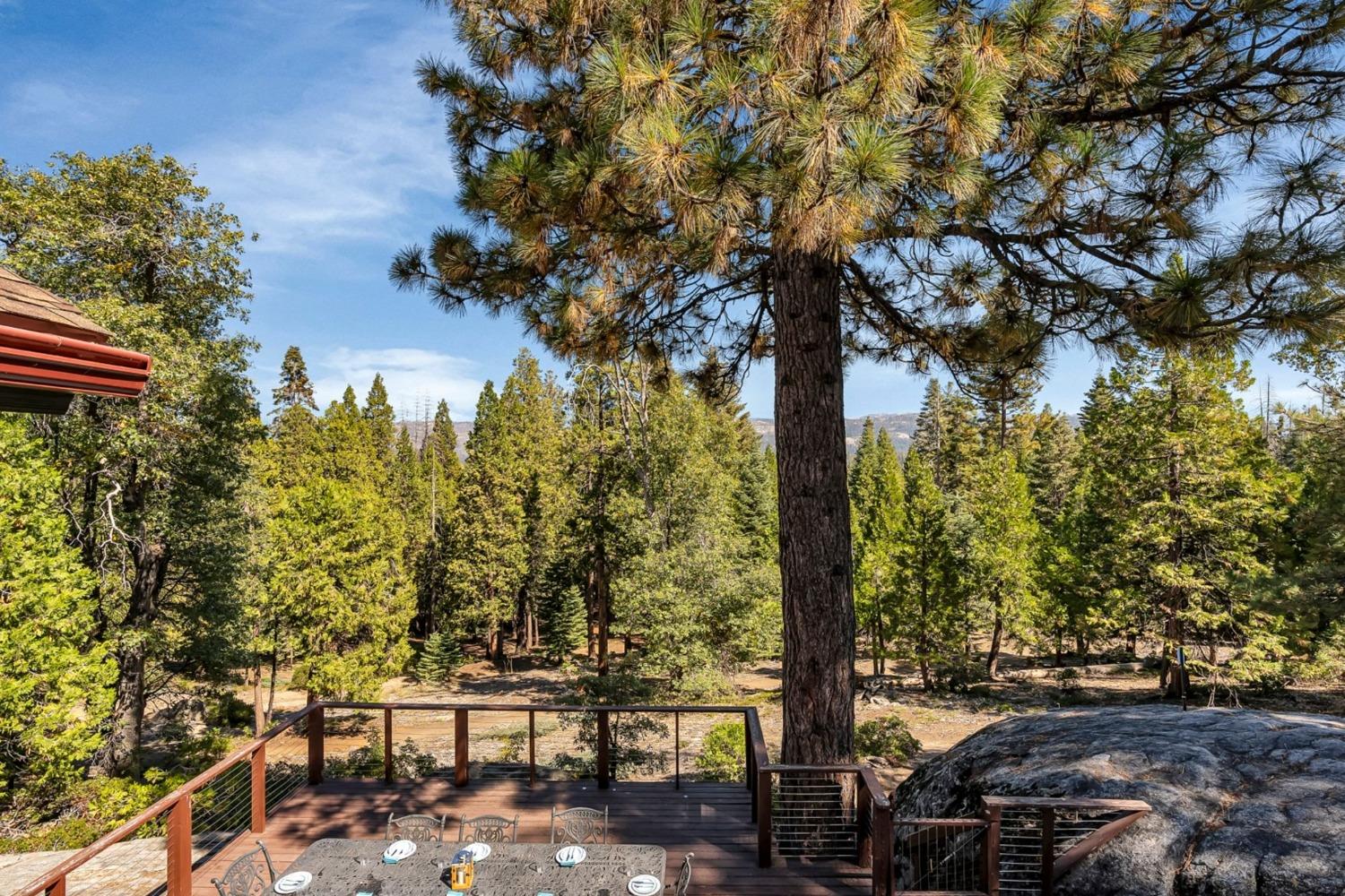 42389 Pinnacle Ln, Shaver Lake, CA 93664