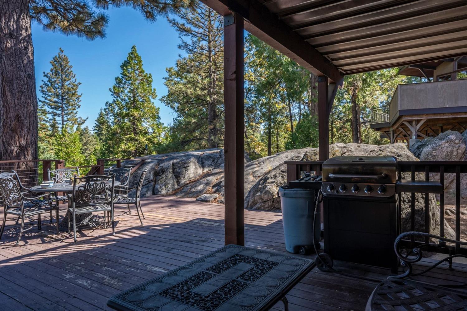 42389 Pinnacle Ln, Shaver Lake, CA 93664